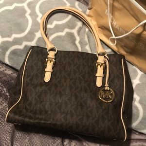 NWT MICHEAL KORS HANDBAG